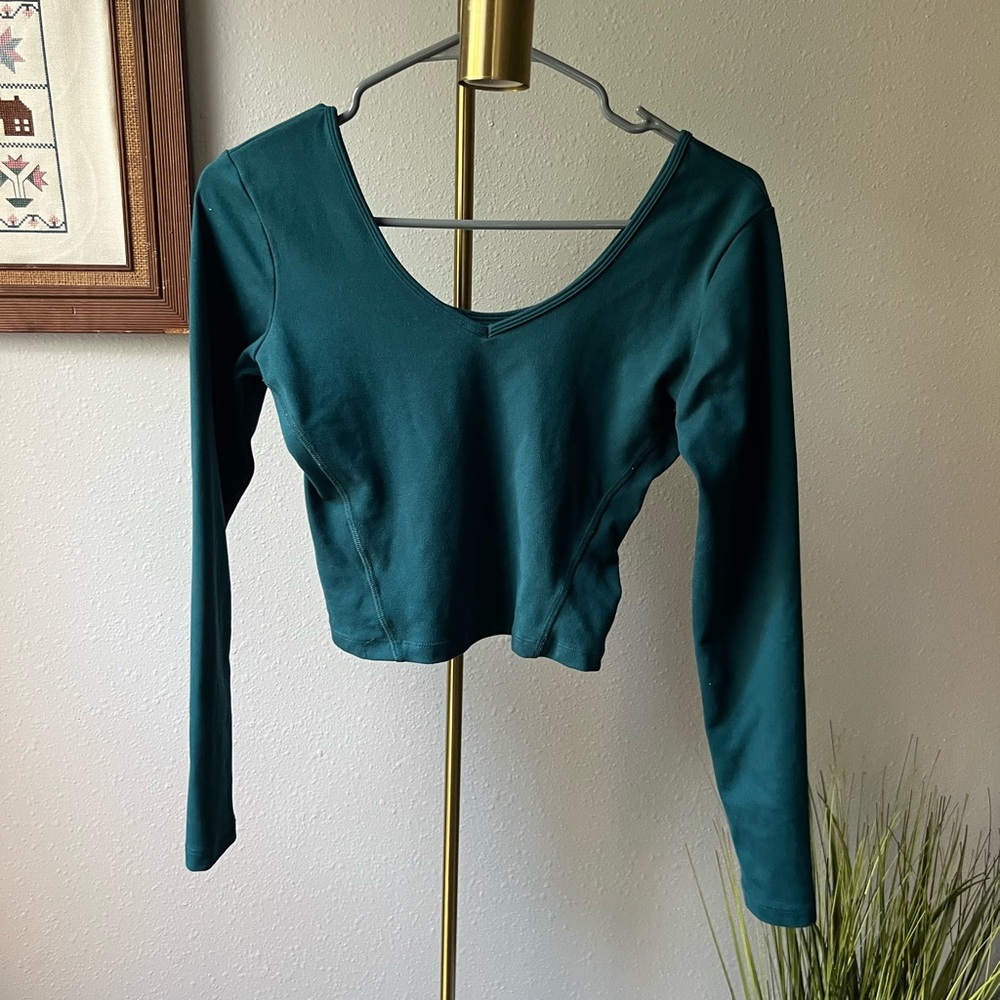 Teal workout crop top by Gilly Hicks